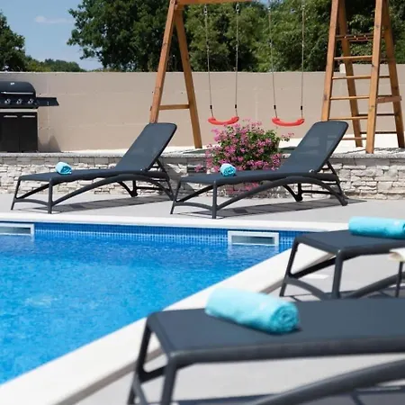 Holiday home Mit Privatpool Fuer 6 Personen Ca 110 Qm In Belavici, Istrien Bucht Von Rasa