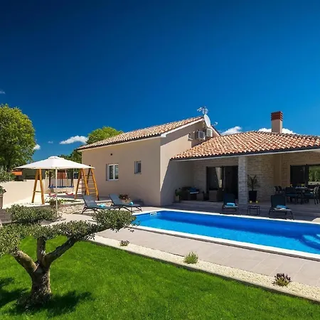 Holiday home Mit Privatpool Fuer 6 Personen Ca 110 Qm In Belavici, Istrien Bucht Von Rasa